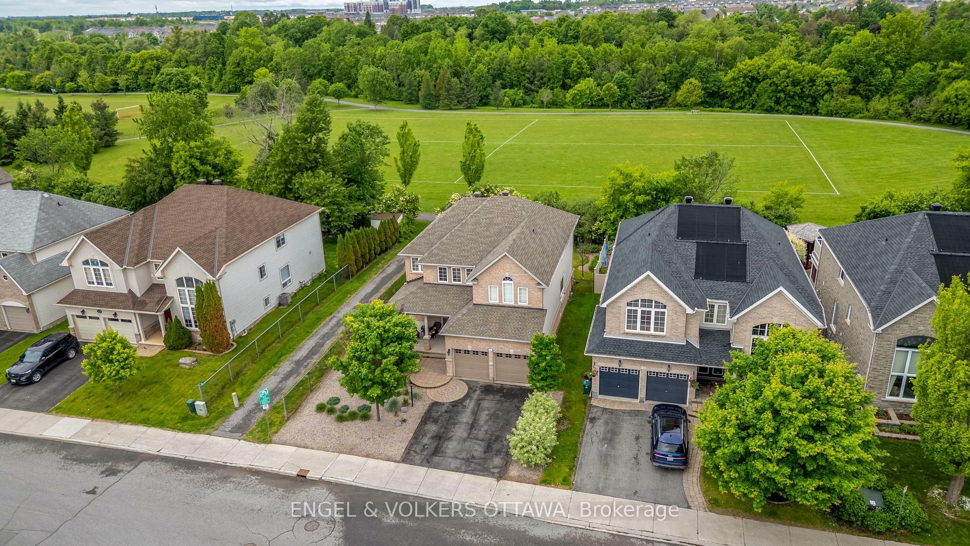 Photo de la propriété:  94 Riverstone Drive  ON K2J 5E3 