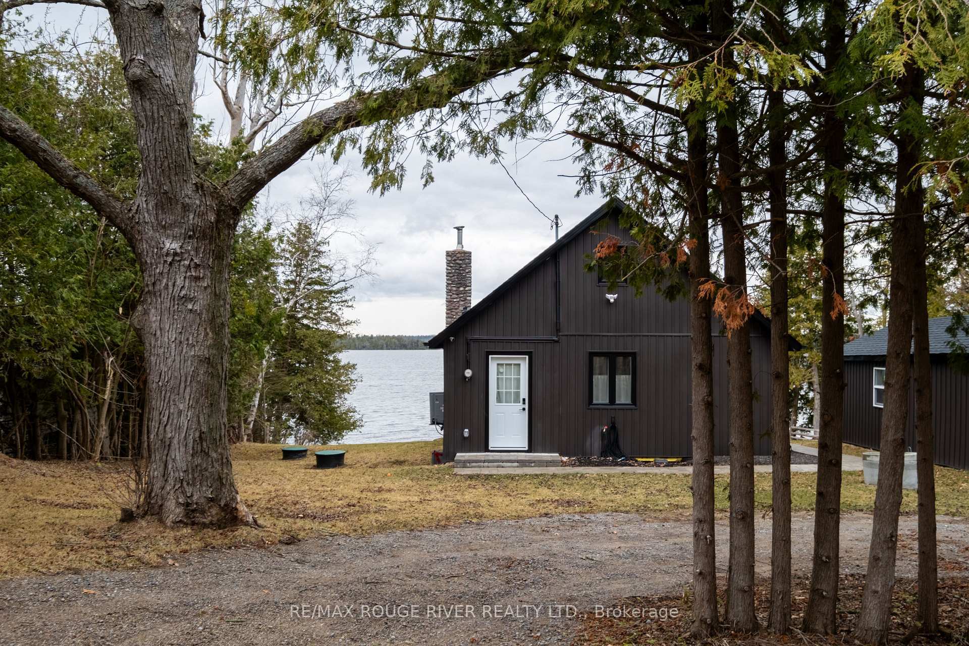 Property Photo: 68 Robins Road 204 ON K0L 1Y0