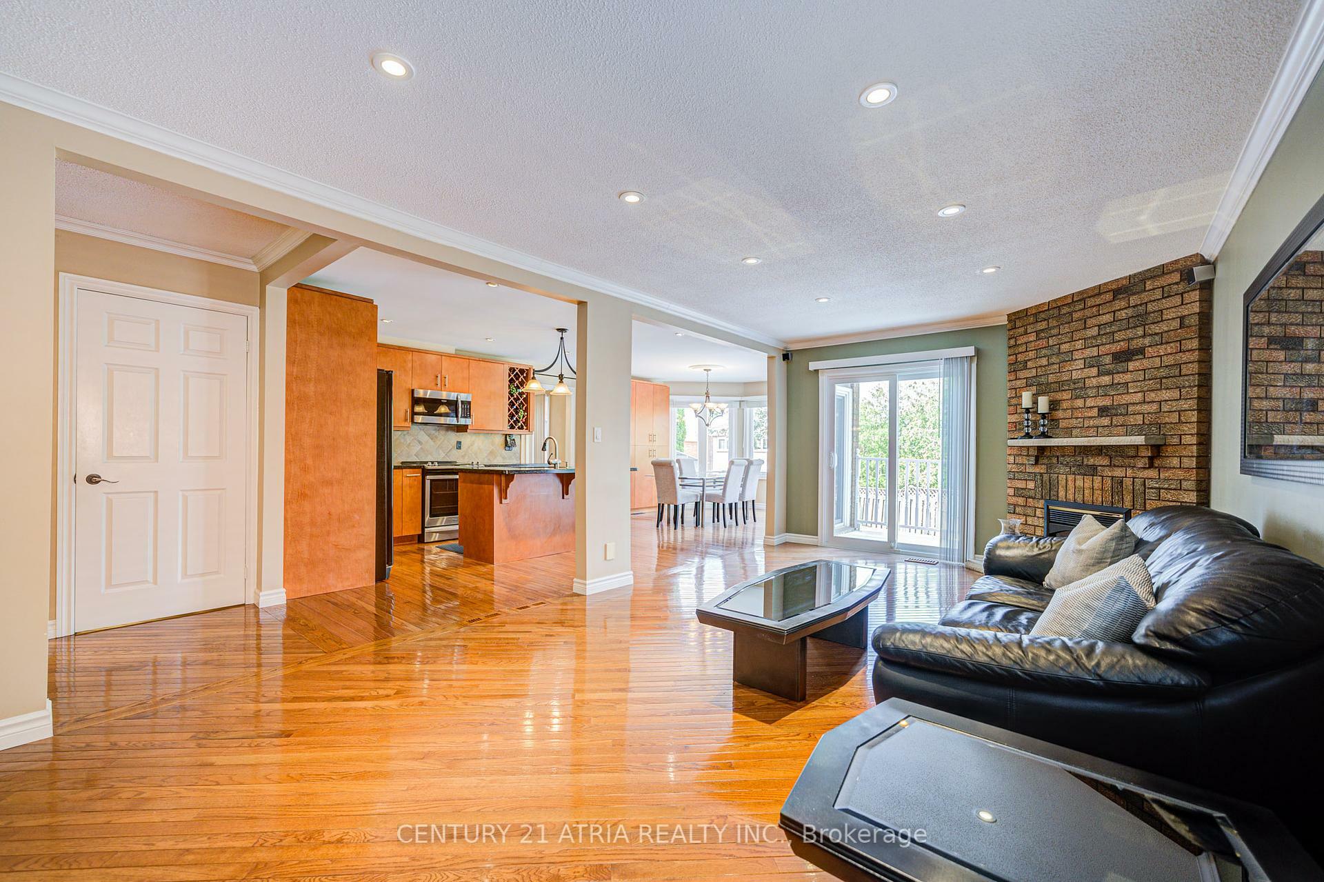 Property Photo: 61 Brooklyn Crescent ON L3P 7C3