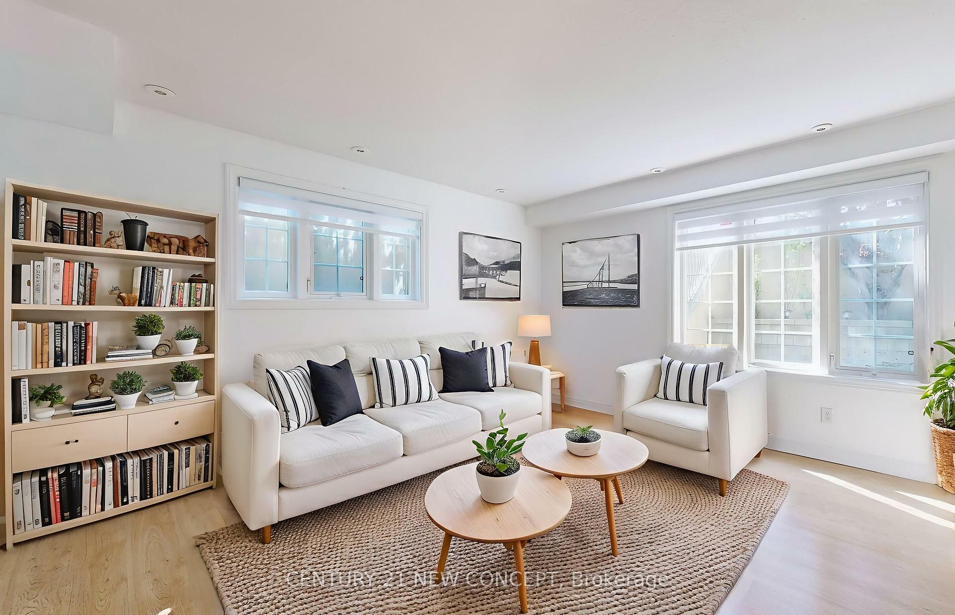 Property Photo: 45 Cedarcroft Boulevard 2 ON M2R 3Y2
