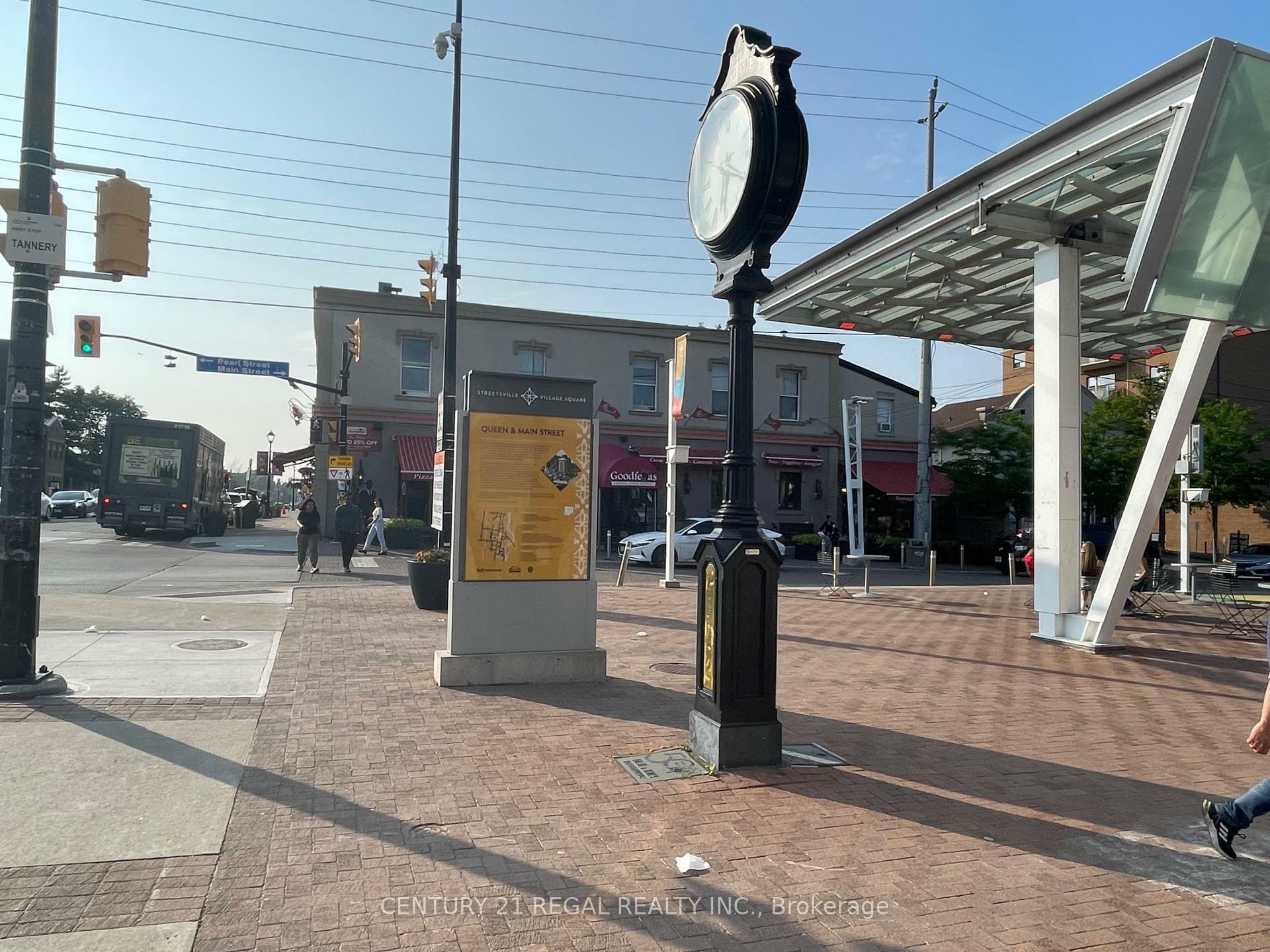 Photo de la propriété: 215 Queen Street S 215 B ON L5M 1L6