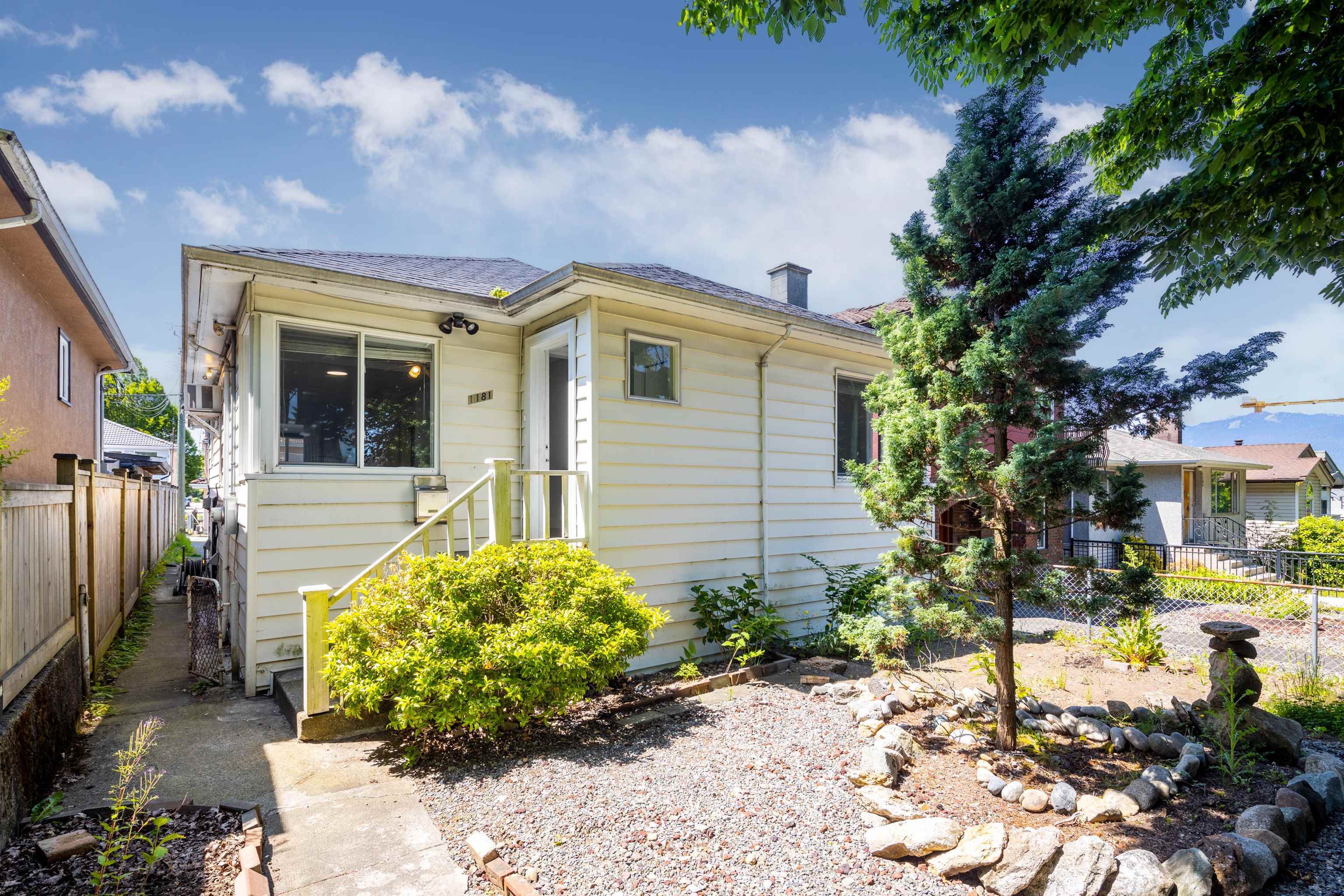 Property Photo: 1181 Kelowna Street BC V5K 4E3