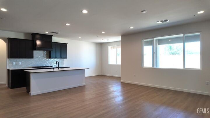 Property Photo: 12718 Kinnick Court CA 93311