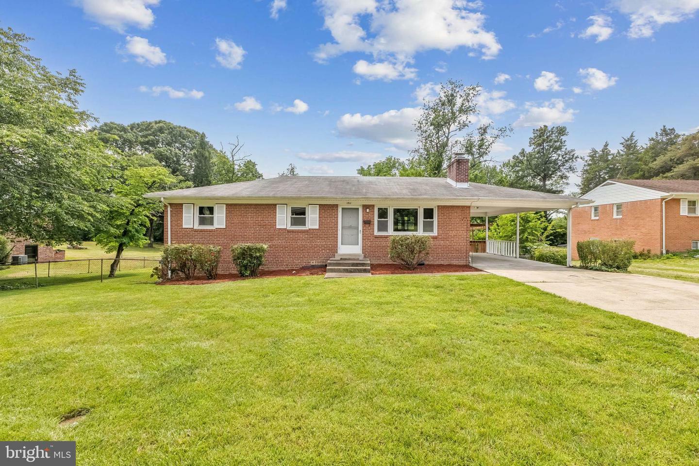 Property Photo:  1511 Woodside Drive  VA 22191 