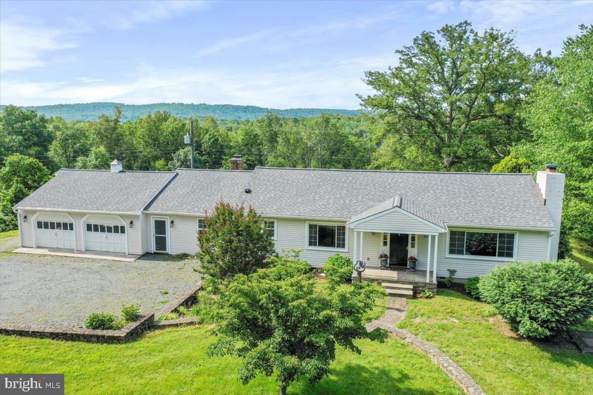 Property Photo: 6025 Coon Tree Road VA 20198