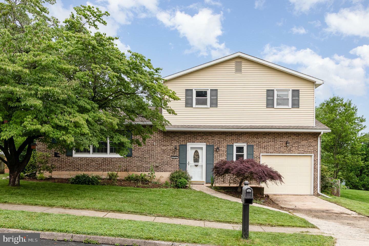 Property Photo:  302 Iroquois Way  PA 17050 