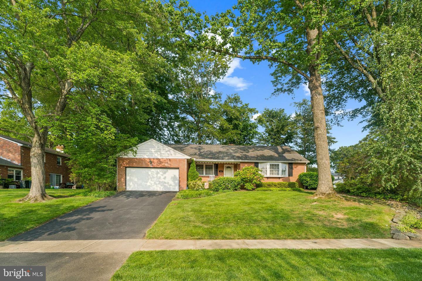 Property Photo: 728 Ashford Road DE 19803