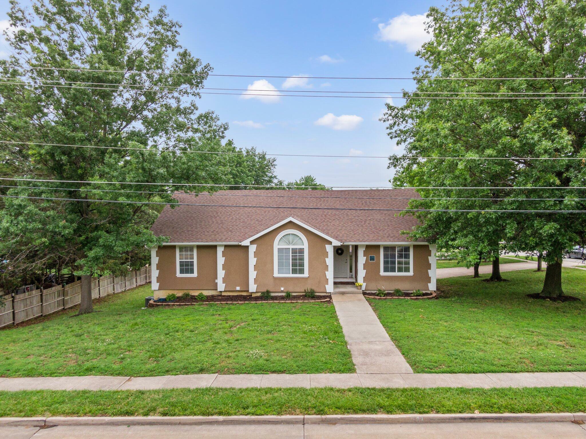Property Photo: 1101 W Southampton Dr MO 65203
