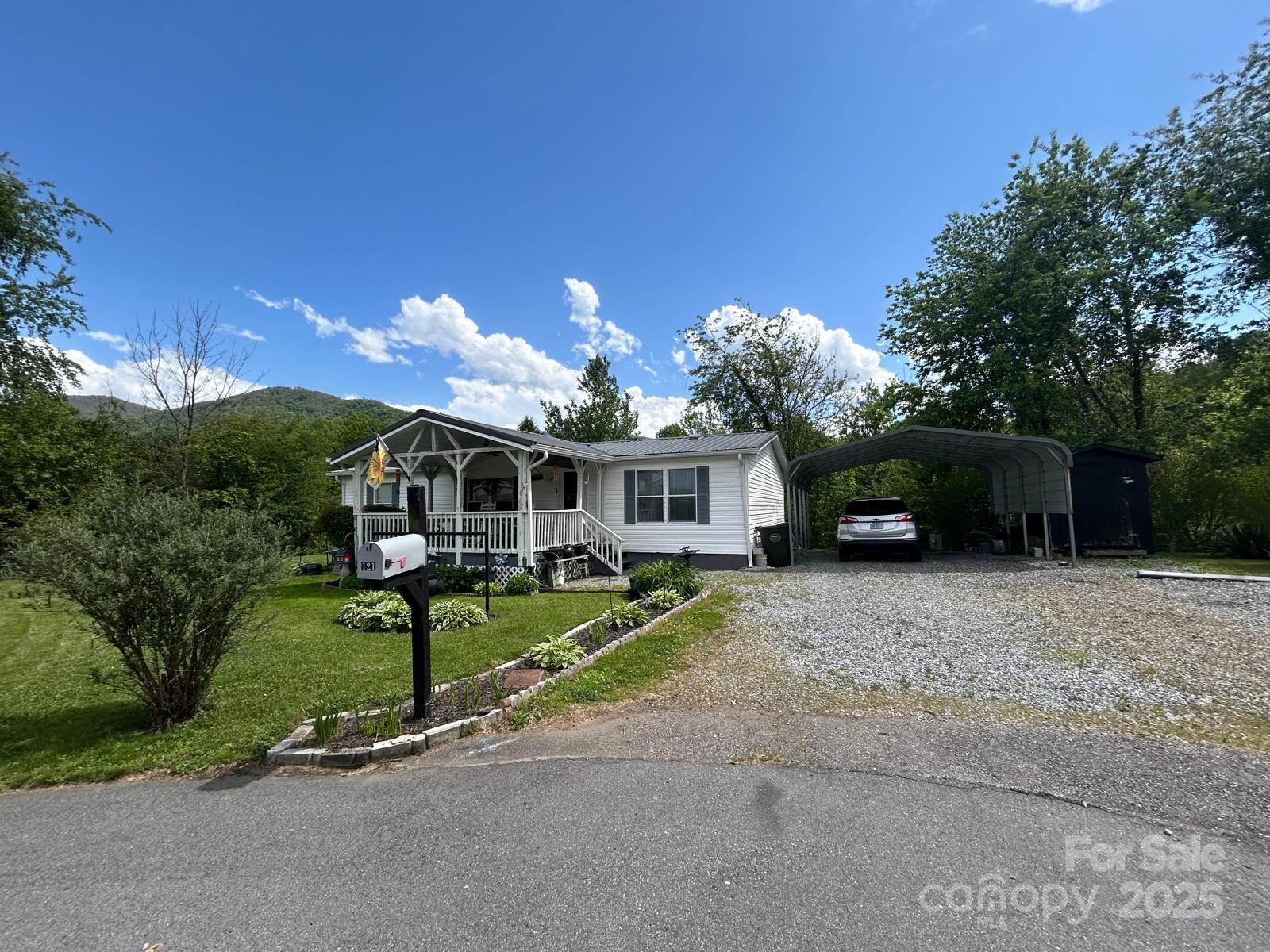 Property Photo: 121 J F Morris Drive NC 28786