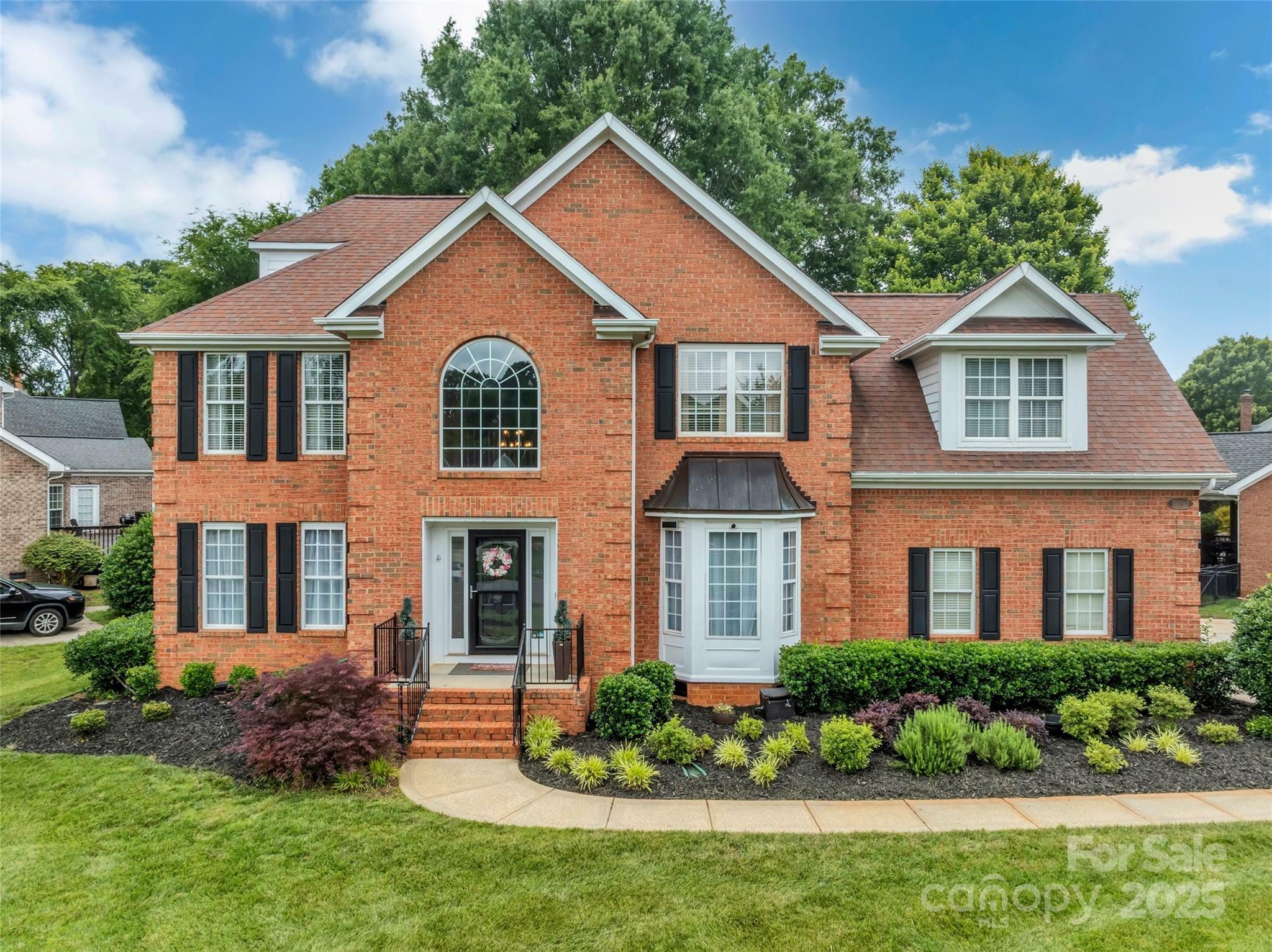 Property Photo: 15737 Agincourt Drive NC 28078