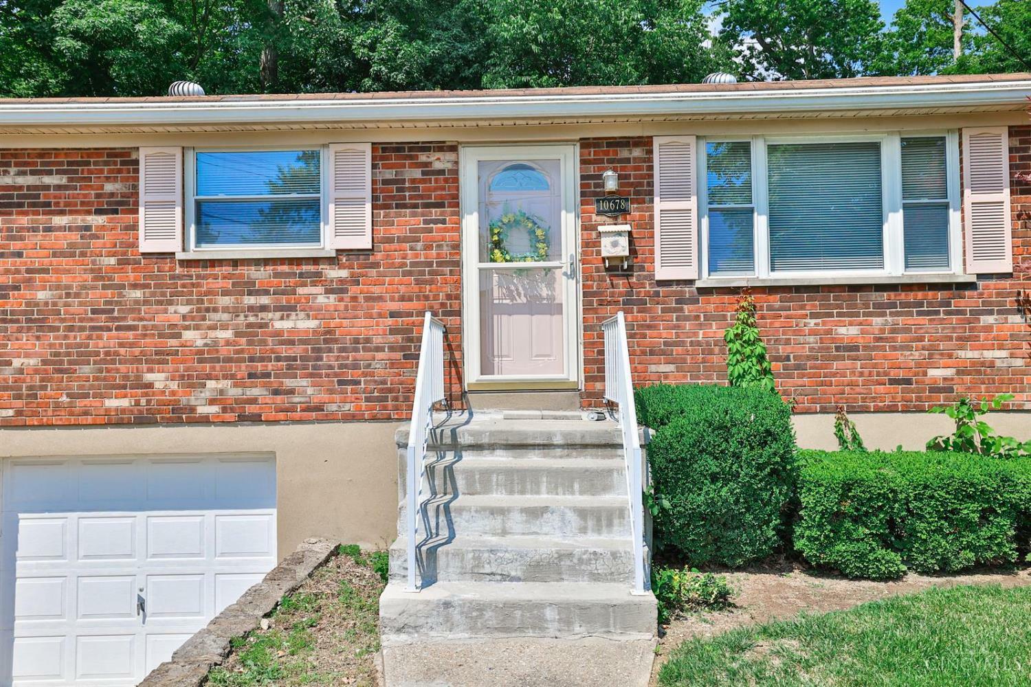 Property Photo: 10678 Breedshill Drive OH 45231
