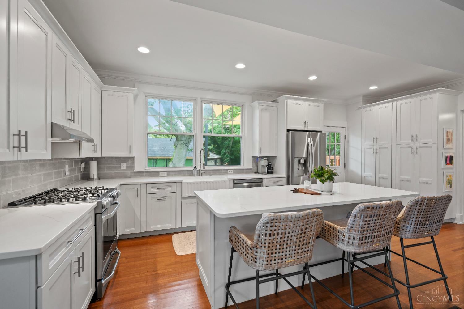Property Photo: 3720 Aylesboro Avenue OH 45208