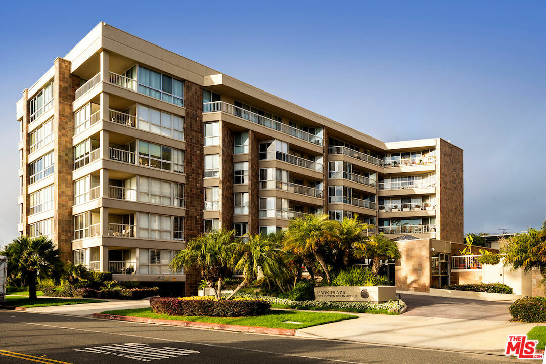 Property Photo: 515 Ocean Ave CA 90402