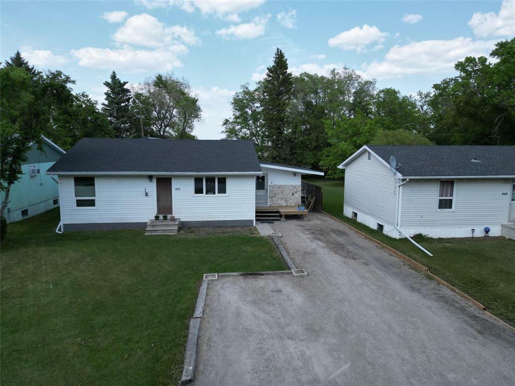 Property Photo: 455 Bond Street MB R0K 0L0
