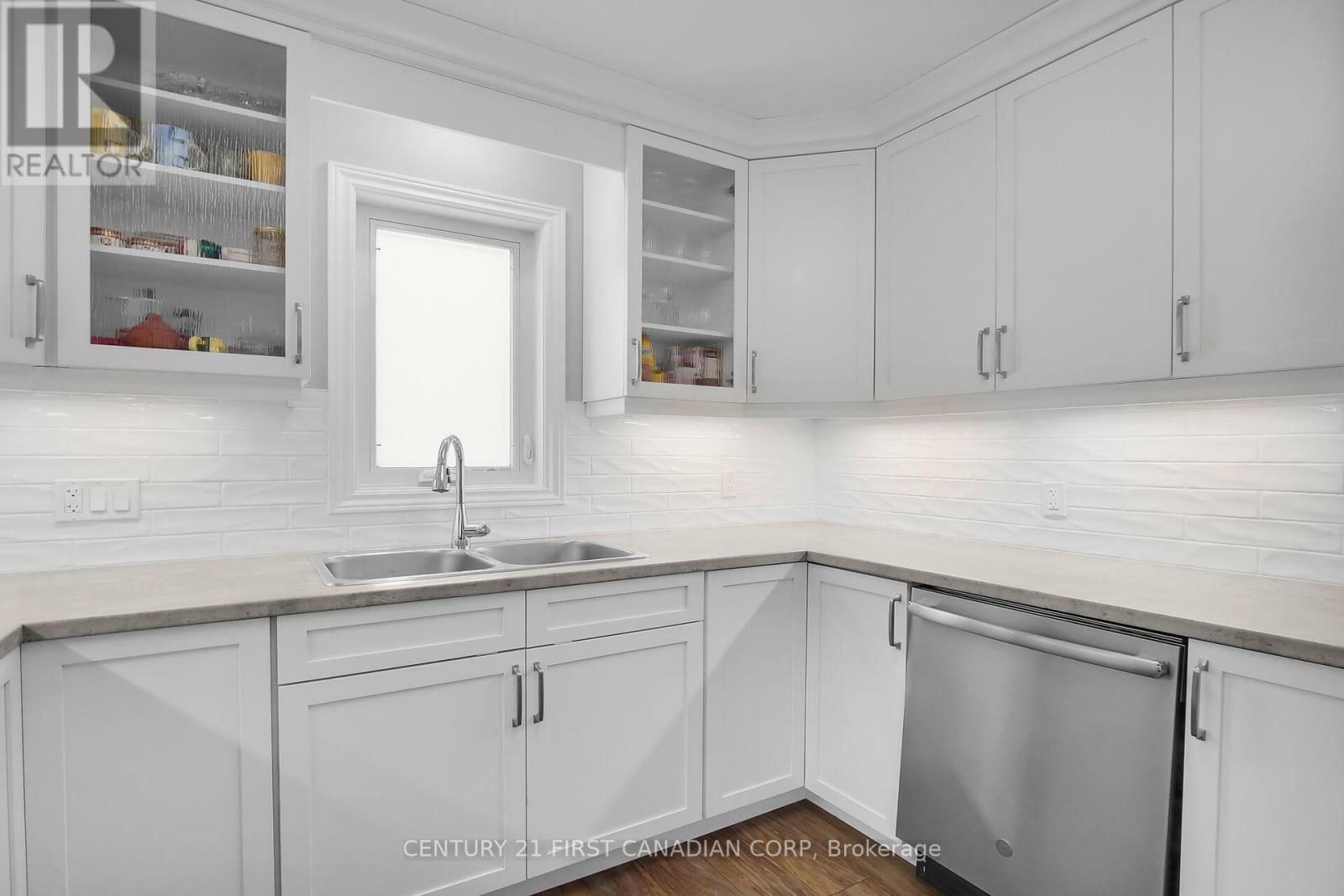 Property Photo: 226 Emery Street ON N5L 0A5