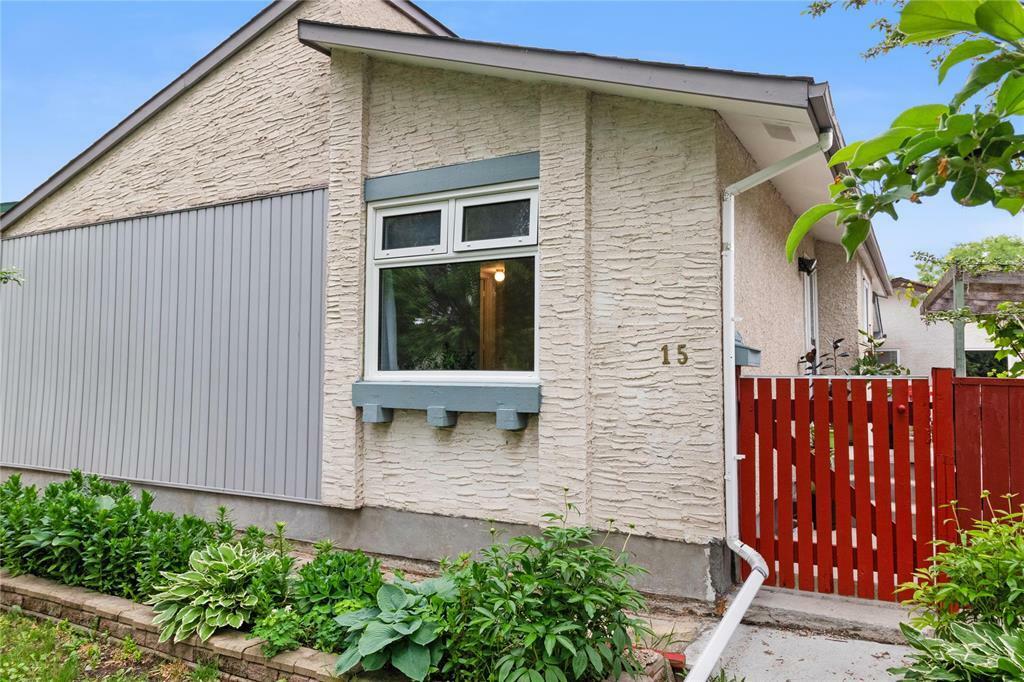 Property Photo: 15 Mutchmor Close MB R2K 3R5