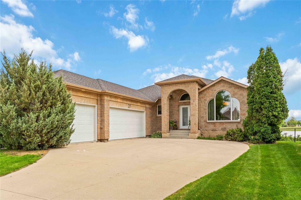Property Photo: 27 Brenner Bay MB R2P 2S2