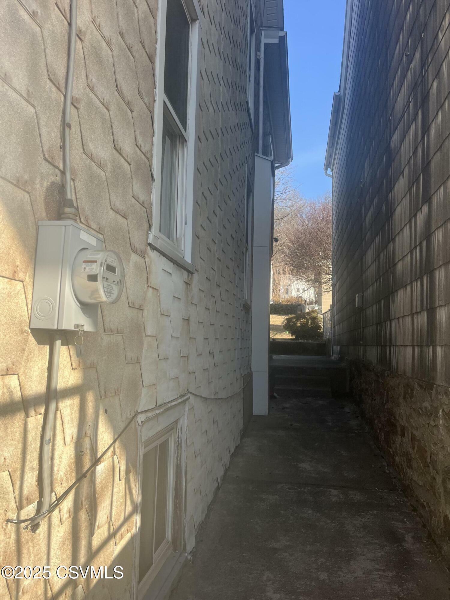 Property Photo: 1035 W Walnut Street PA 17866