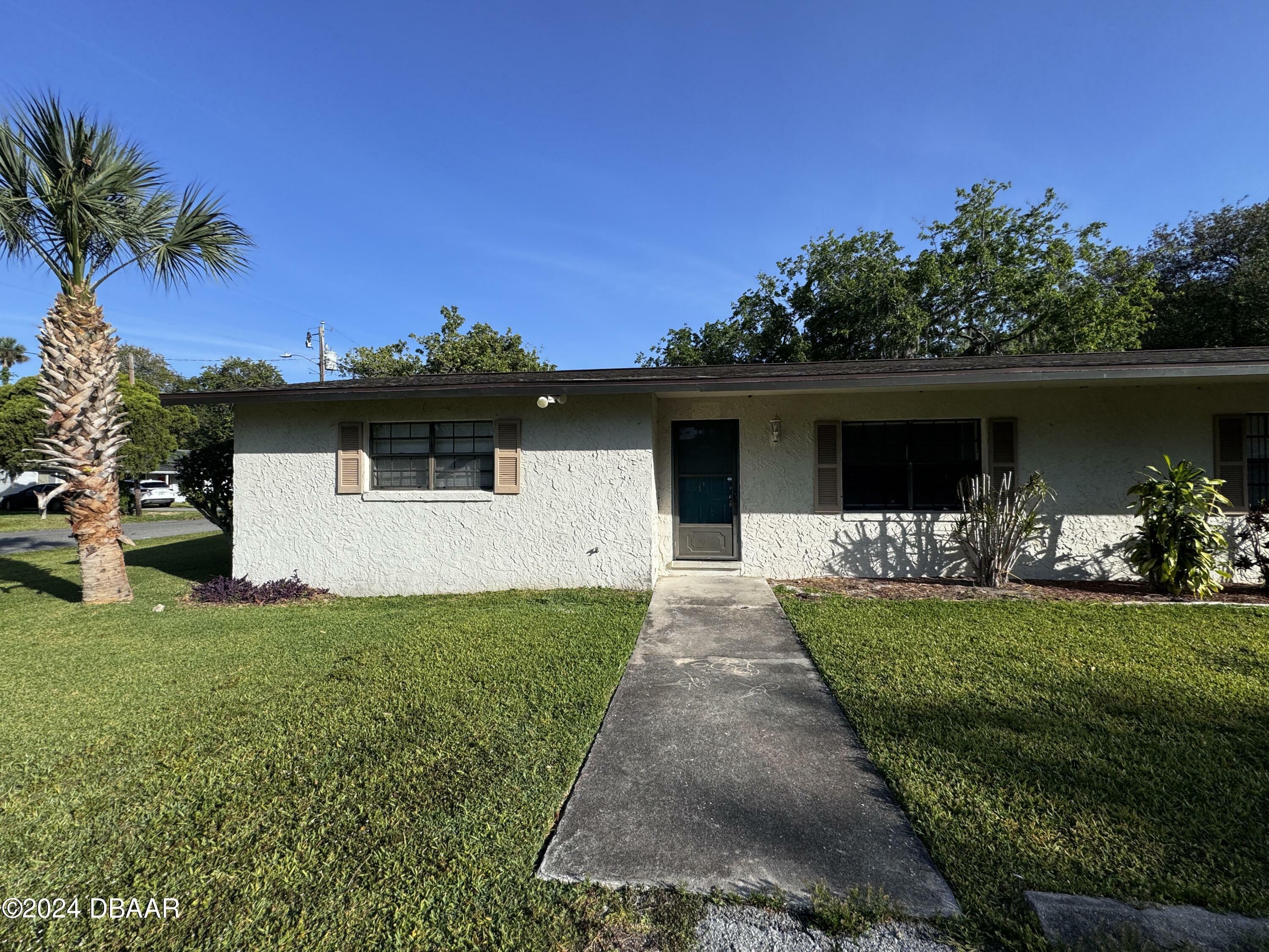 Property Photo: 319 Cavanah Drive FL 32117