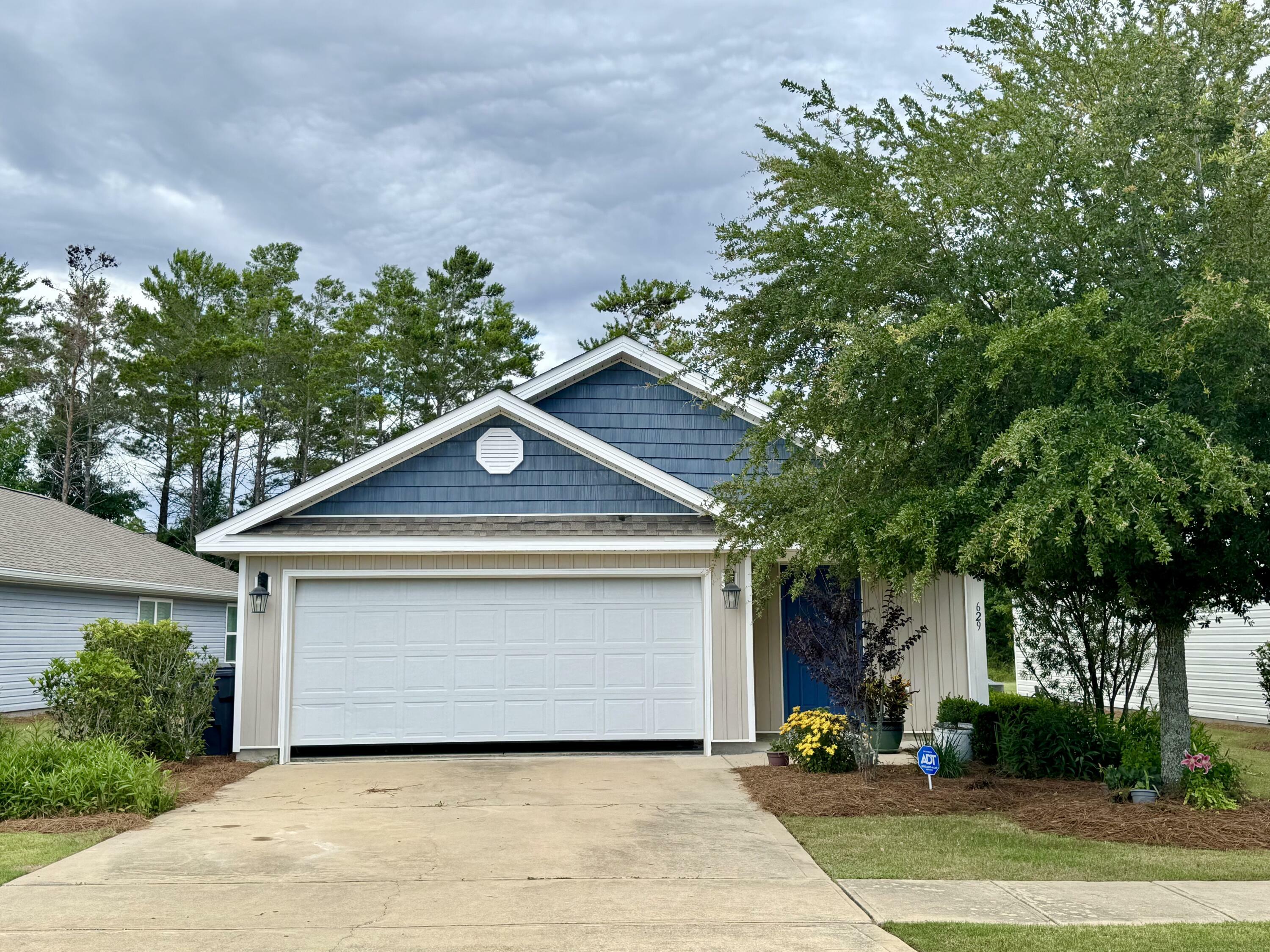 Property Photo: 629 Earl Godwin Road FL 32439