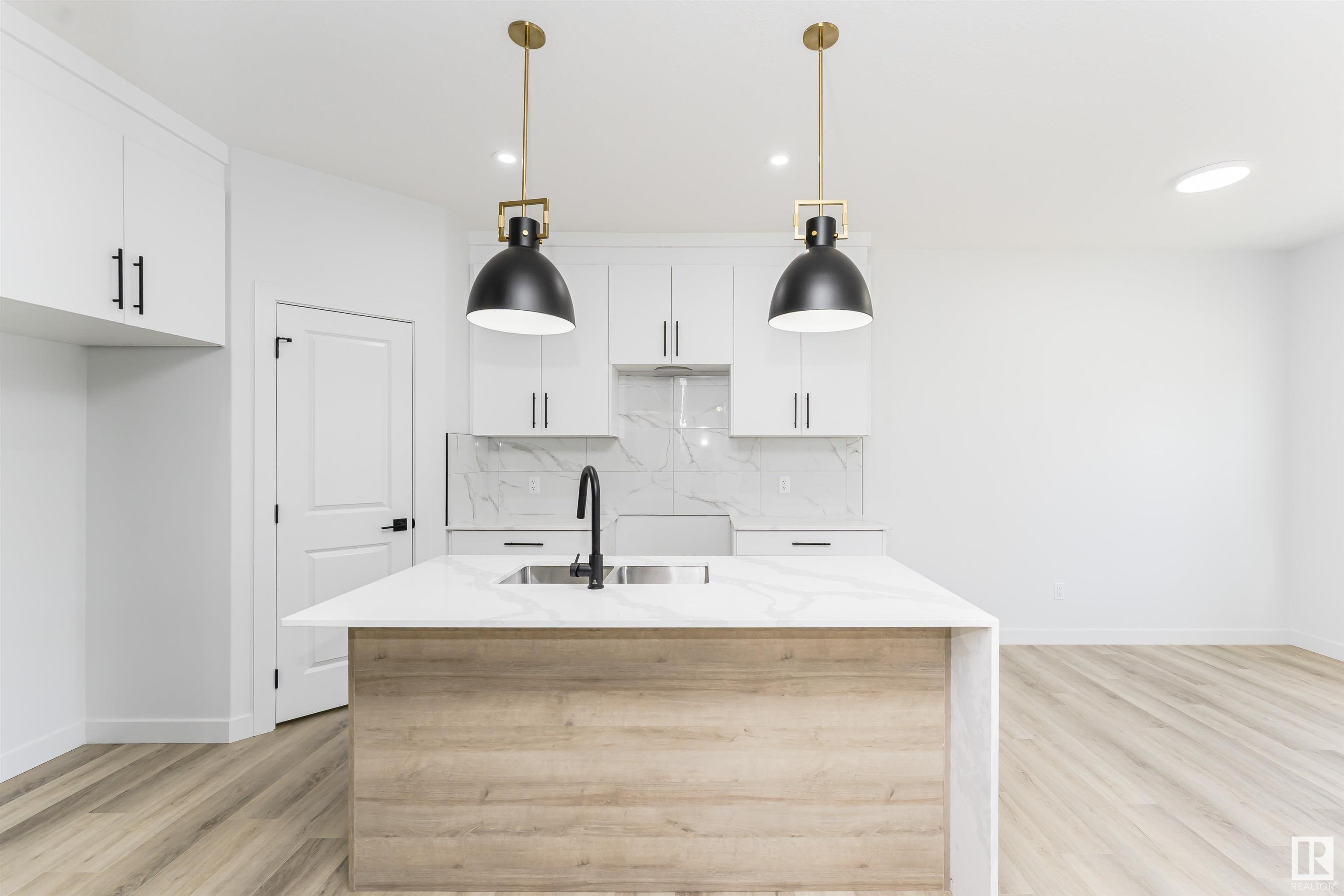 Photo de la propriété: 8723 181 Avenue NW AB T5Z 0X2