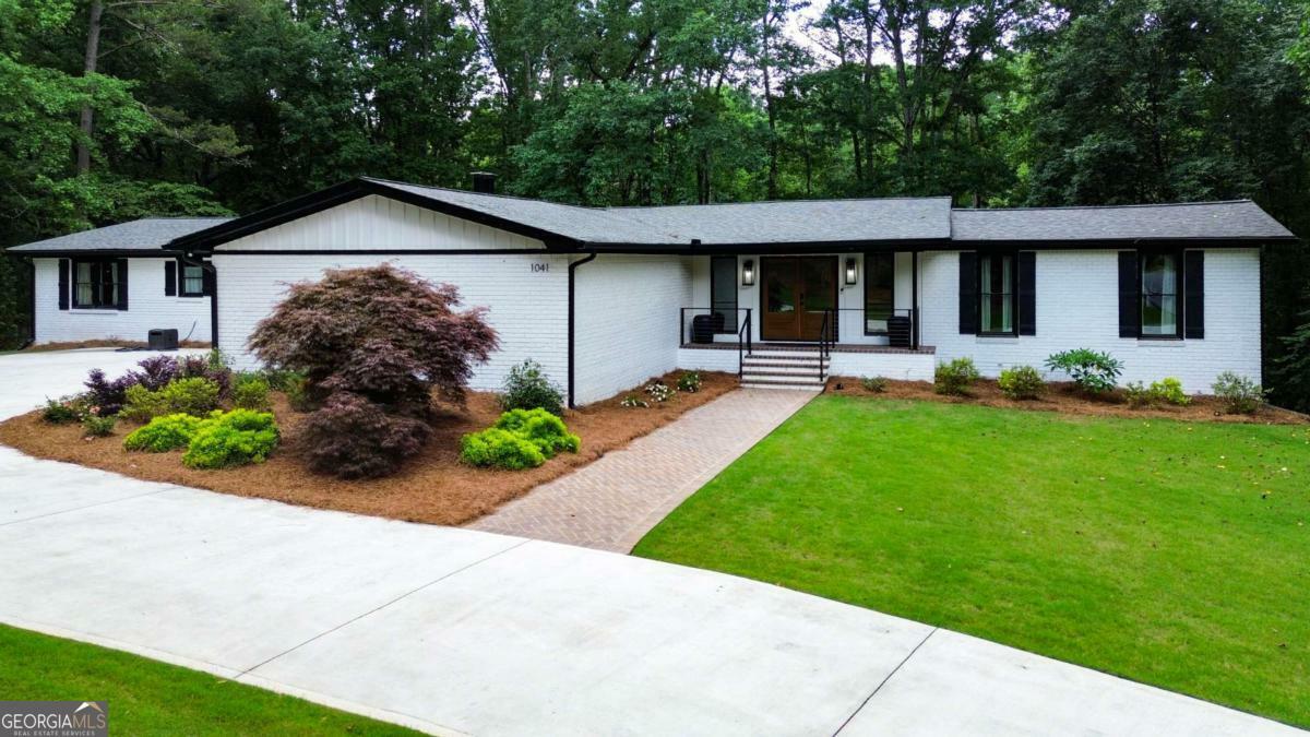 Property Photo:  1041 Hollow Creek Way  GA 30677 