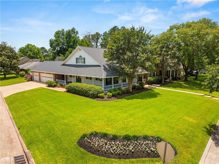 Property Photo: 901 Windermere Boulevard LA 71303