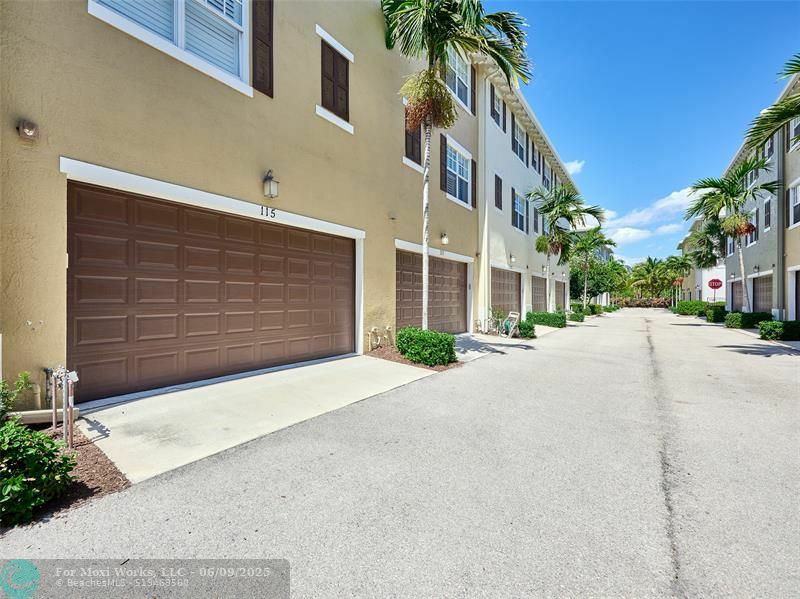 Property Photo: 115 E Coda Cir 115 FL 33444