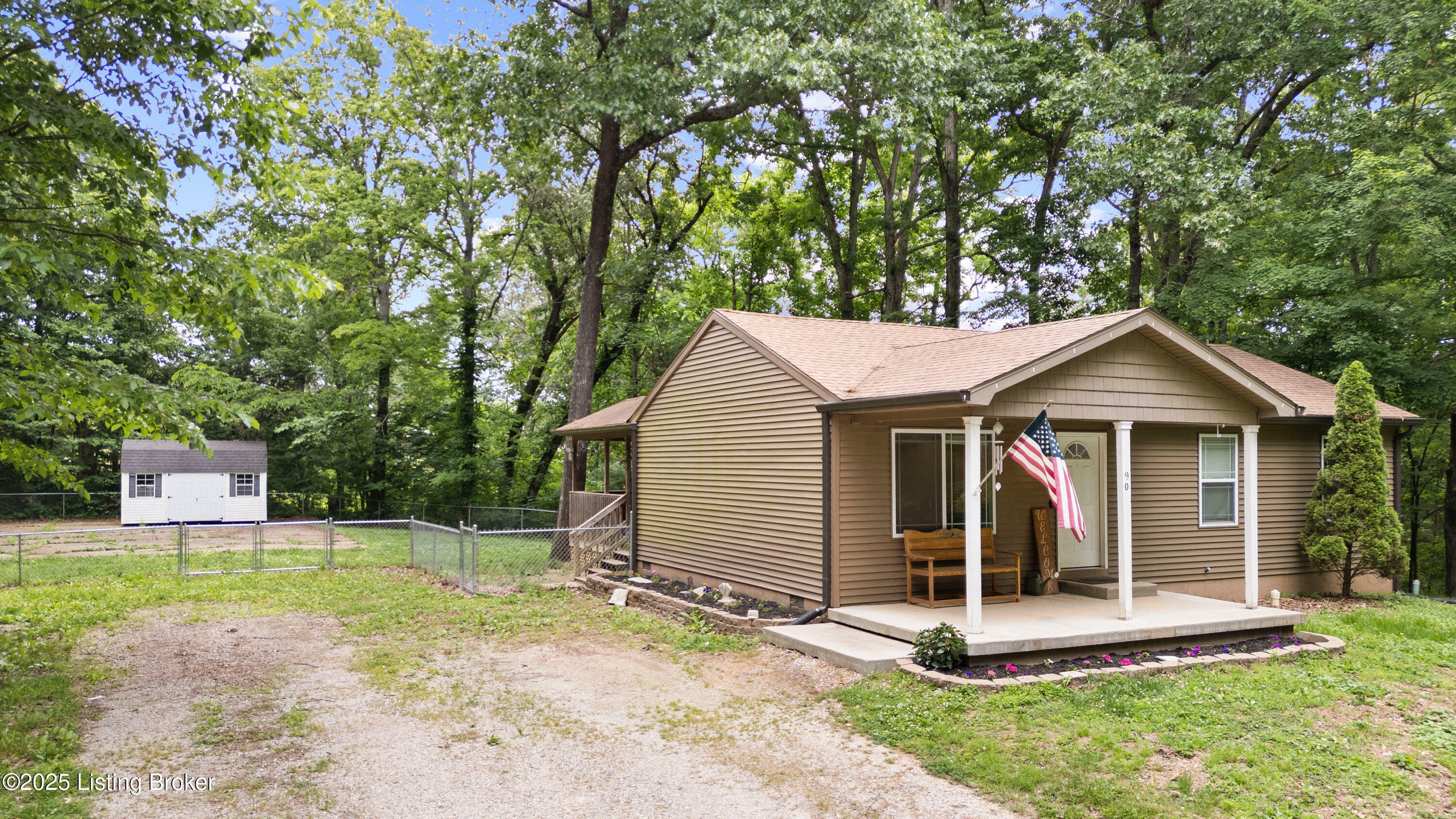 Property Photo: 90 Shellys Trace KY 40108