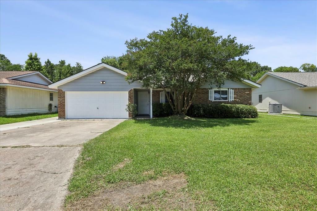Property Photo: 4916 Lawndale Avenue TX 77630