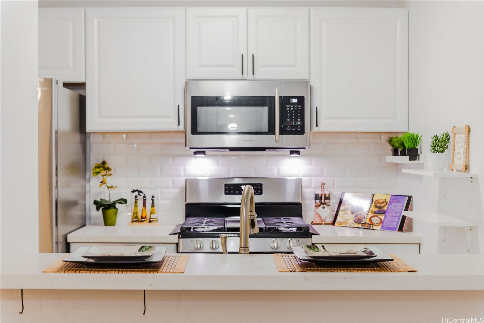 Property Photo: 91-1010 Makaaloa Street 4G HI 96706
