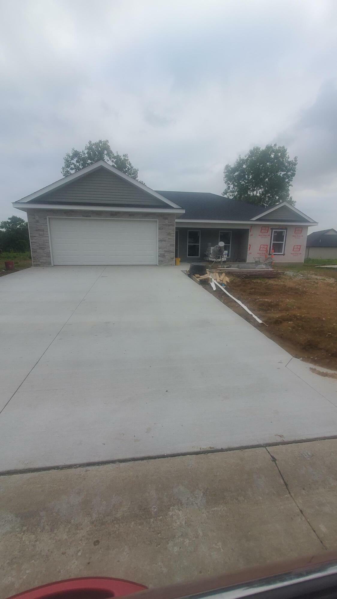 Property Photo: 915 Savannah Court MO 65265