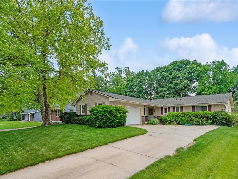 Property Photo: 3218 Valdez Drive IA 50310