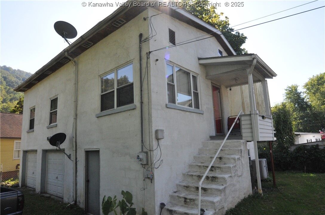 Property Photo: 100 Oak Street WV 25035