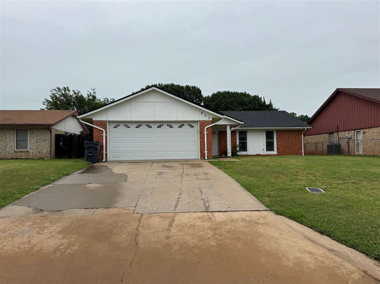 Property Photo: 807 SE Lomond OK 73501