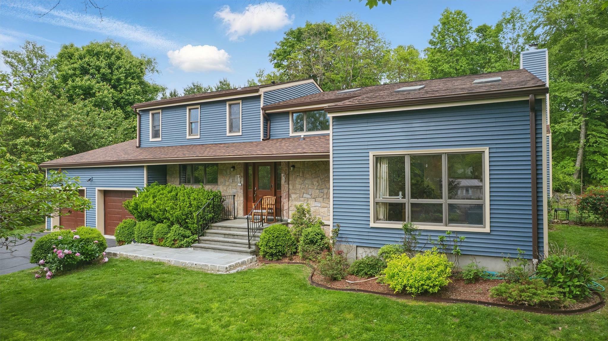 Property Photo:  5 Fairgreen Court  NY 10567 