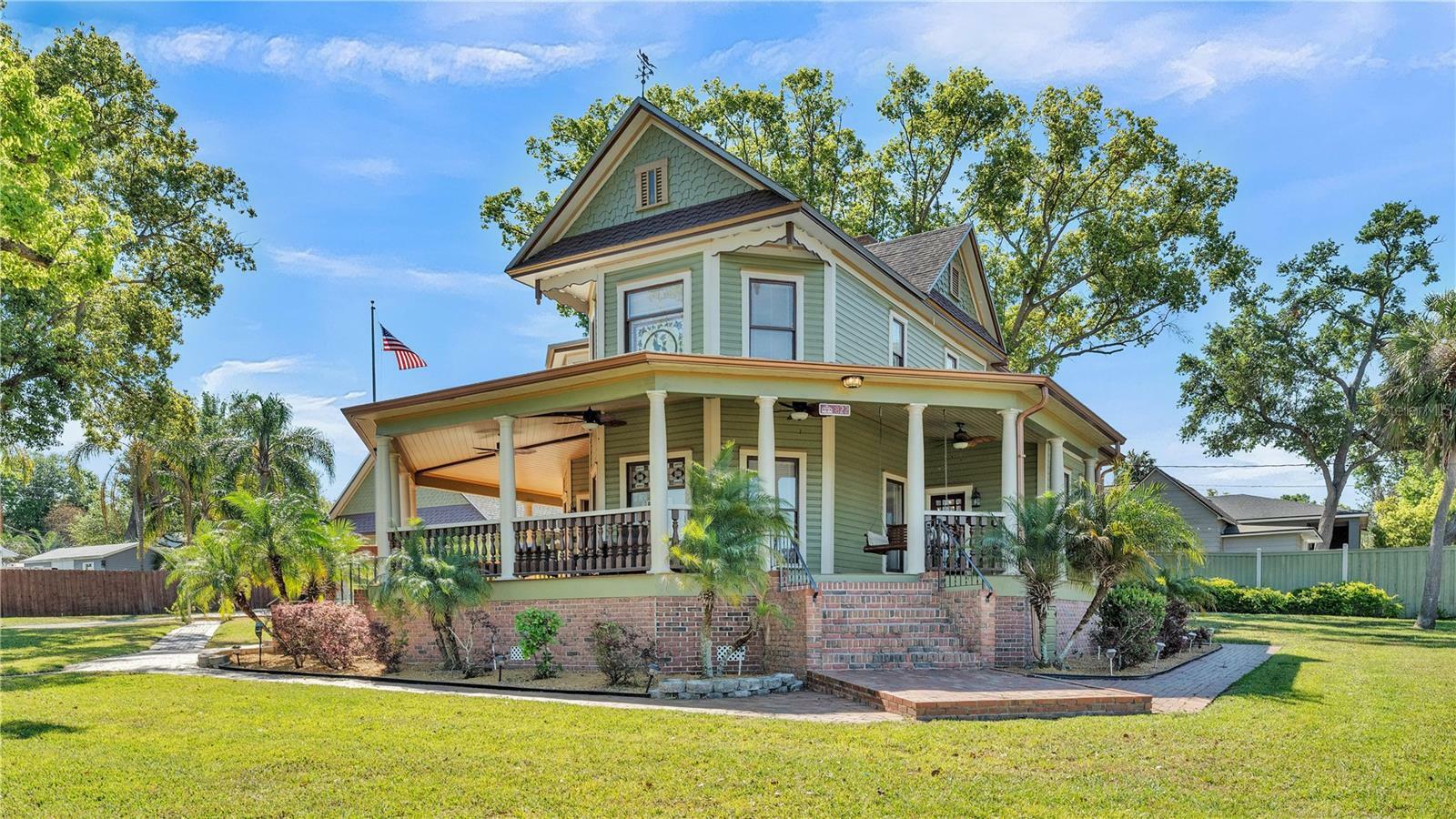Property Photo: 822 W Patterson Street FL 33803