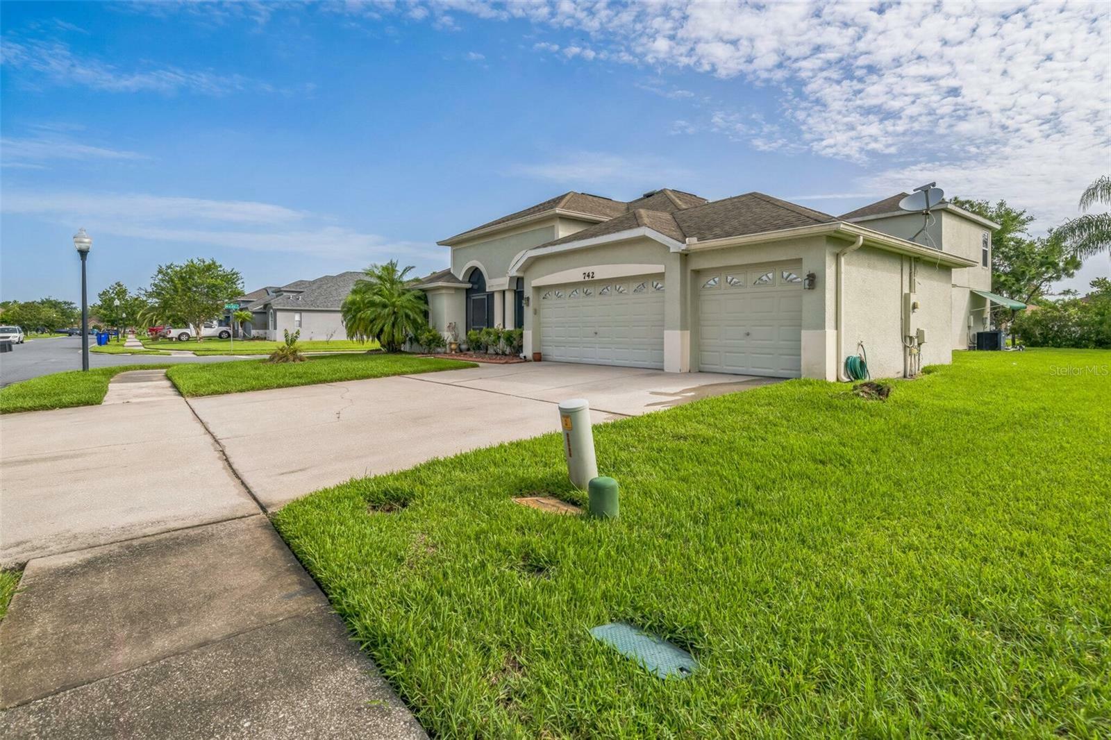 Property Photo: 742 Seneca Trail FL 34772