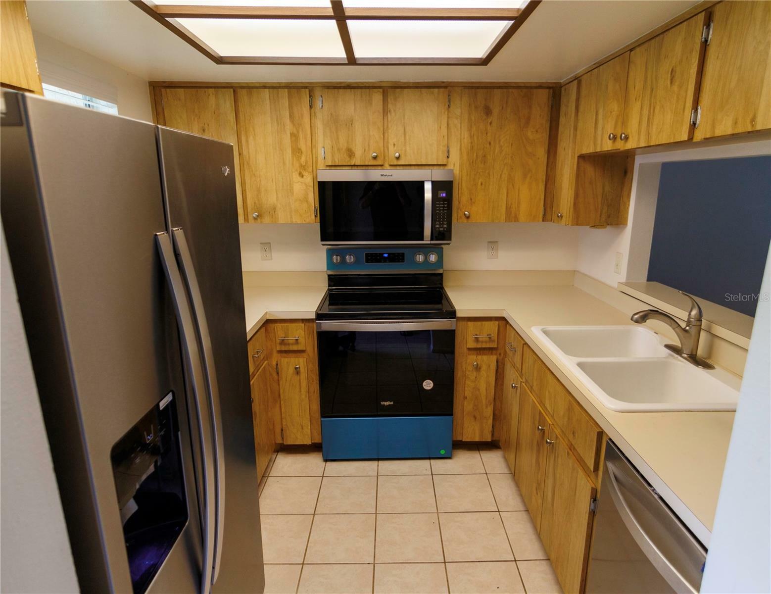 Property Photo: 1122 Montrose Place 1713 FL 34698