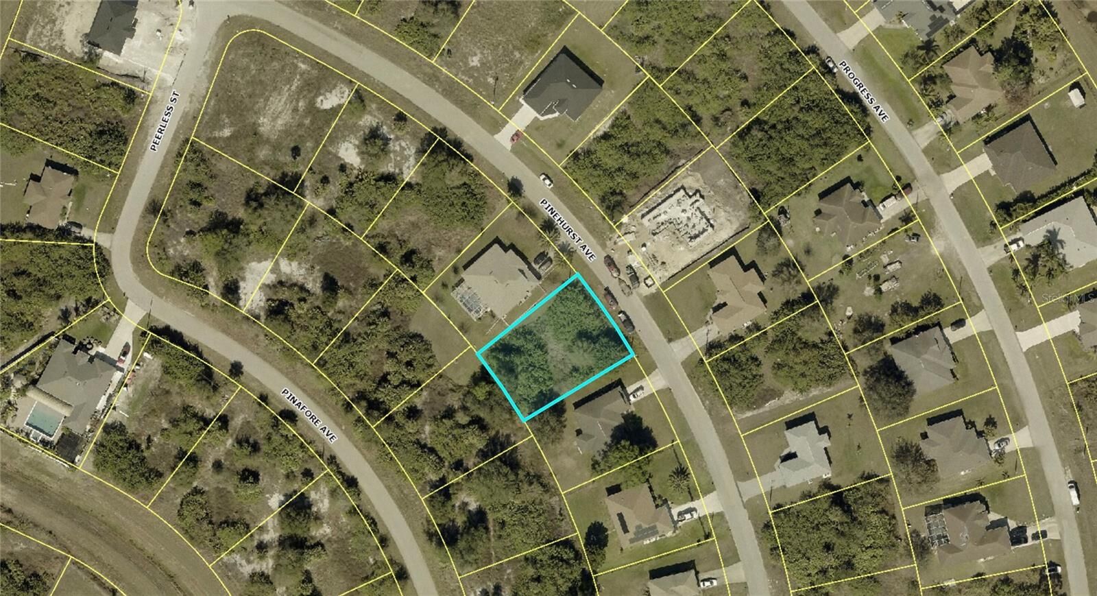 Property Photo: 334 Pinehurst Avenue FL 33974