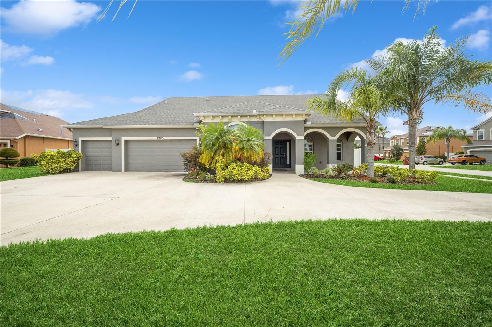 Property Photo: 1905 Via Napoli Street FL 33566