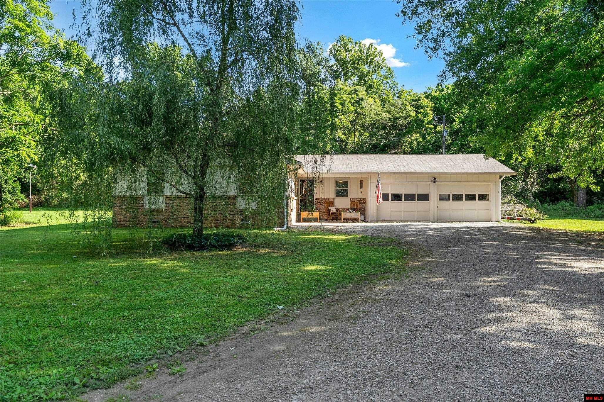 Property Photo: 909 Tipton Place AR 72653