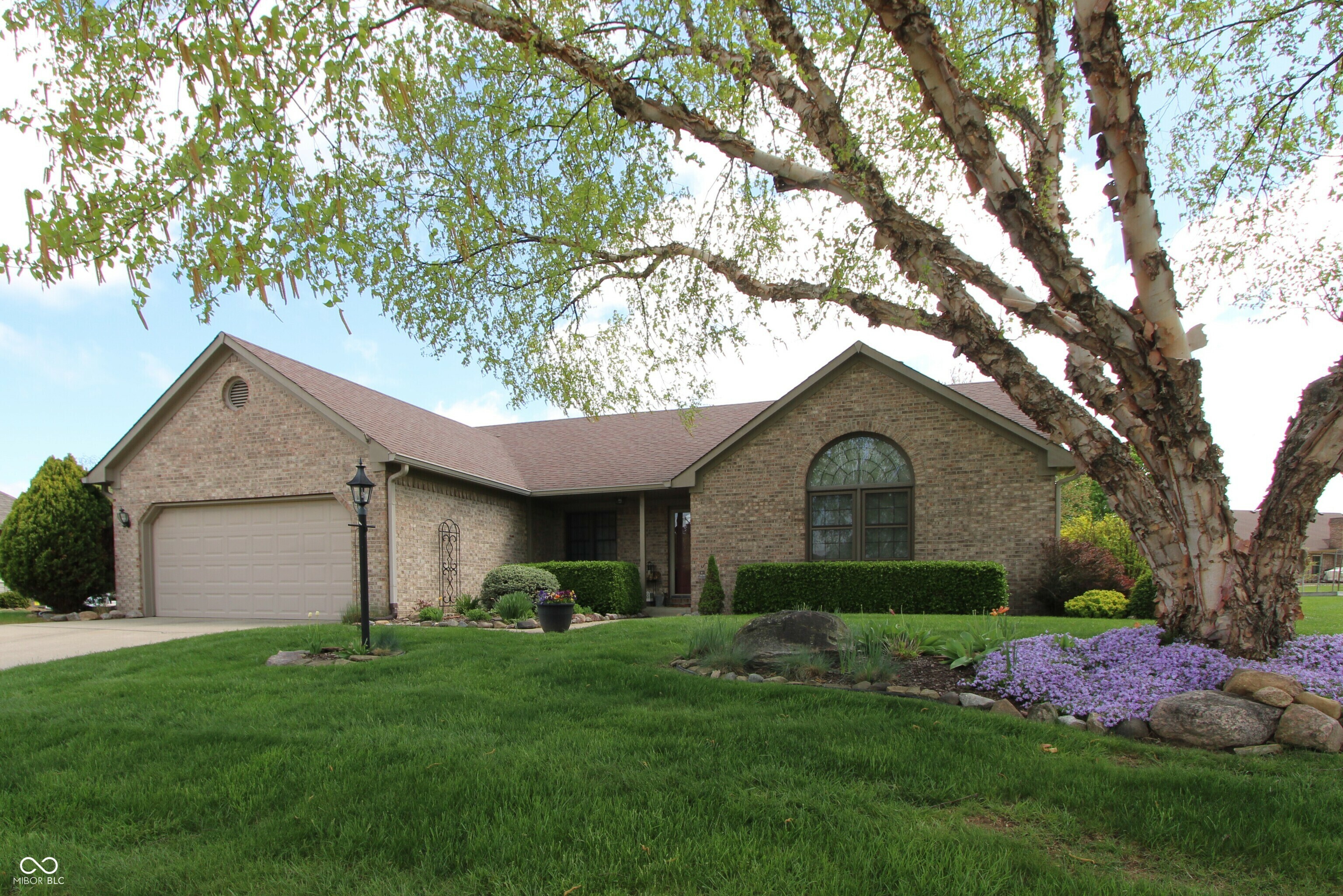 Property Photo: 421 Kingsway Court IN 46158