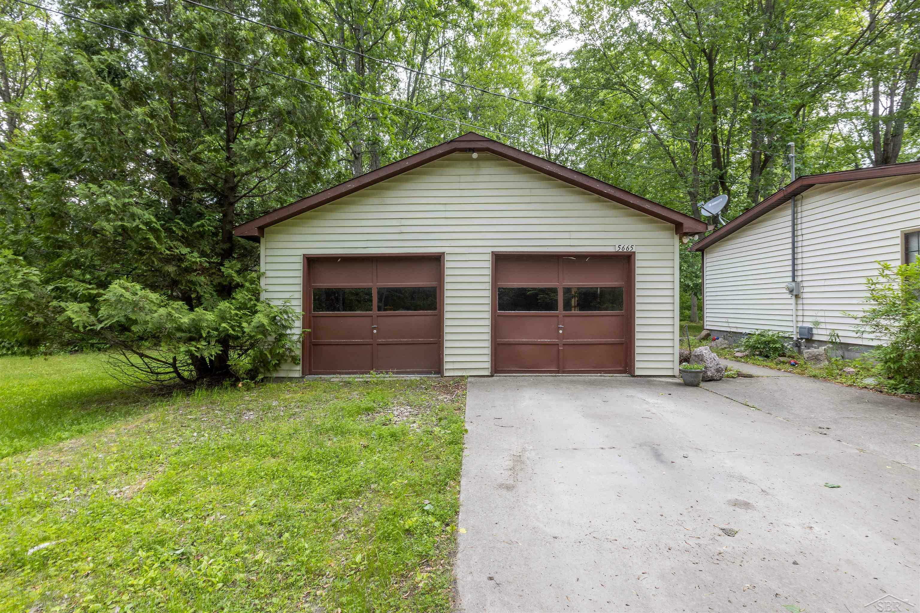 Property Photo: 5665 N Sturgeon Road MI 48624