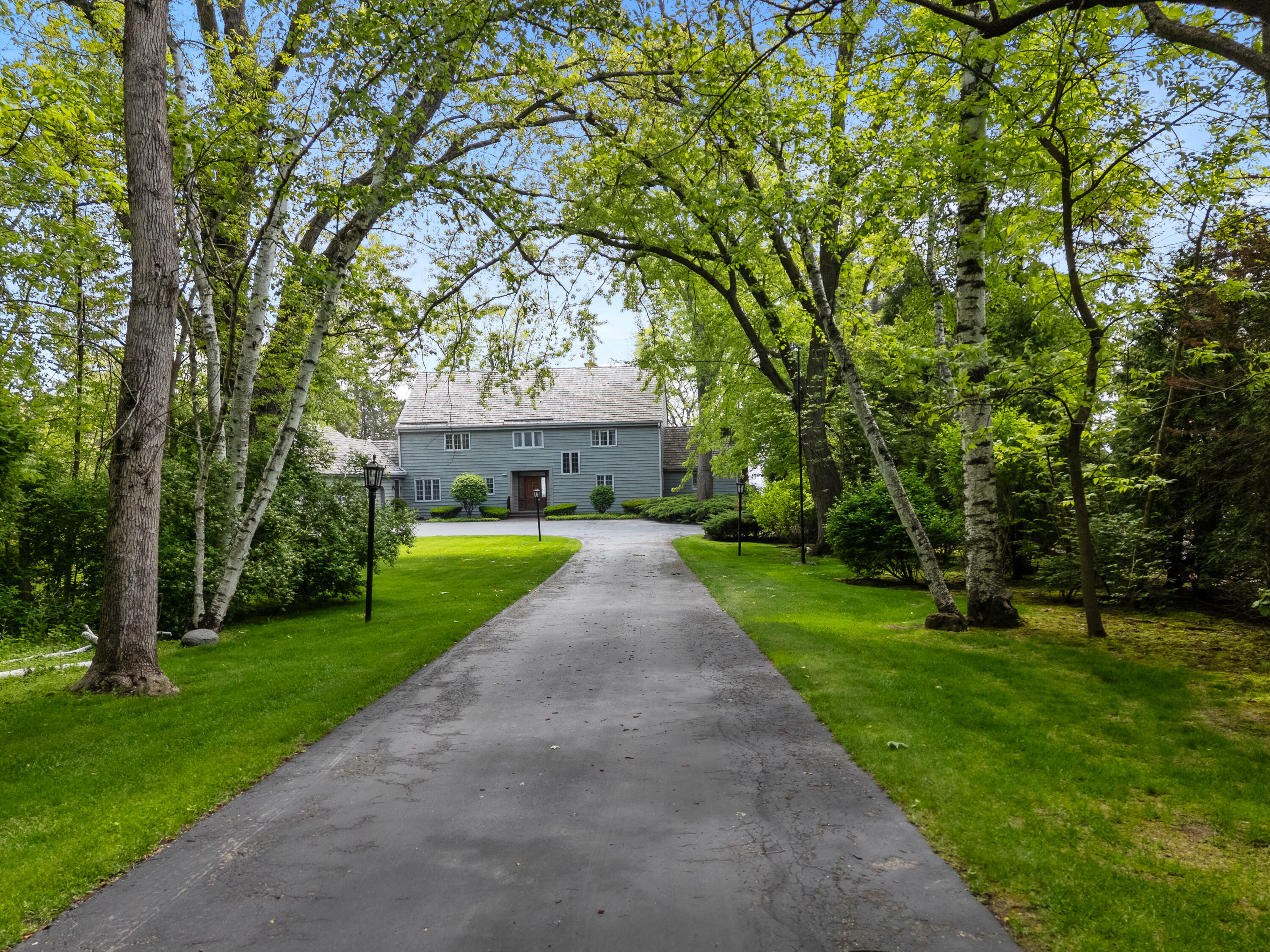 Property Photo: 7954 N Beach Dr WI 53217