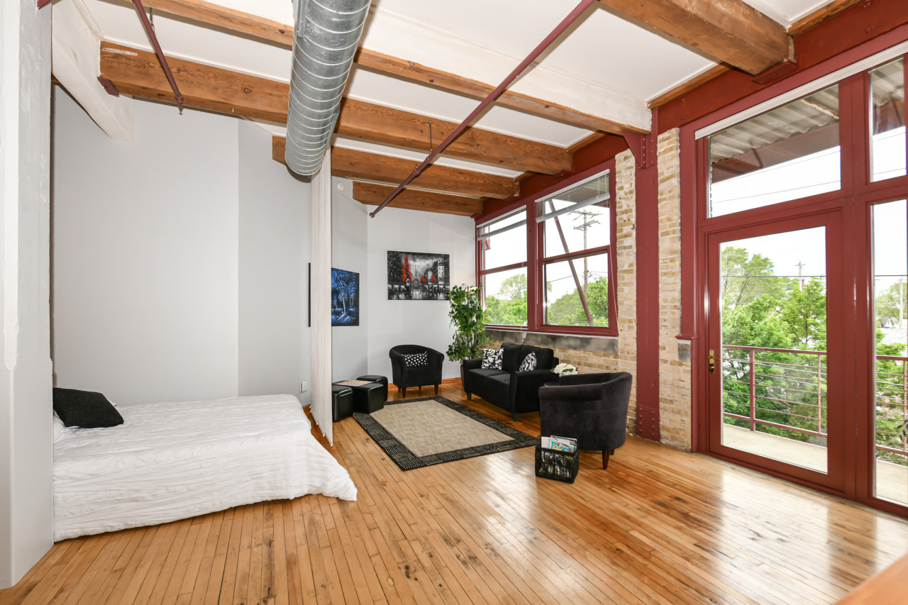 Property Photo: 215 W Maple St 308 WI 53204