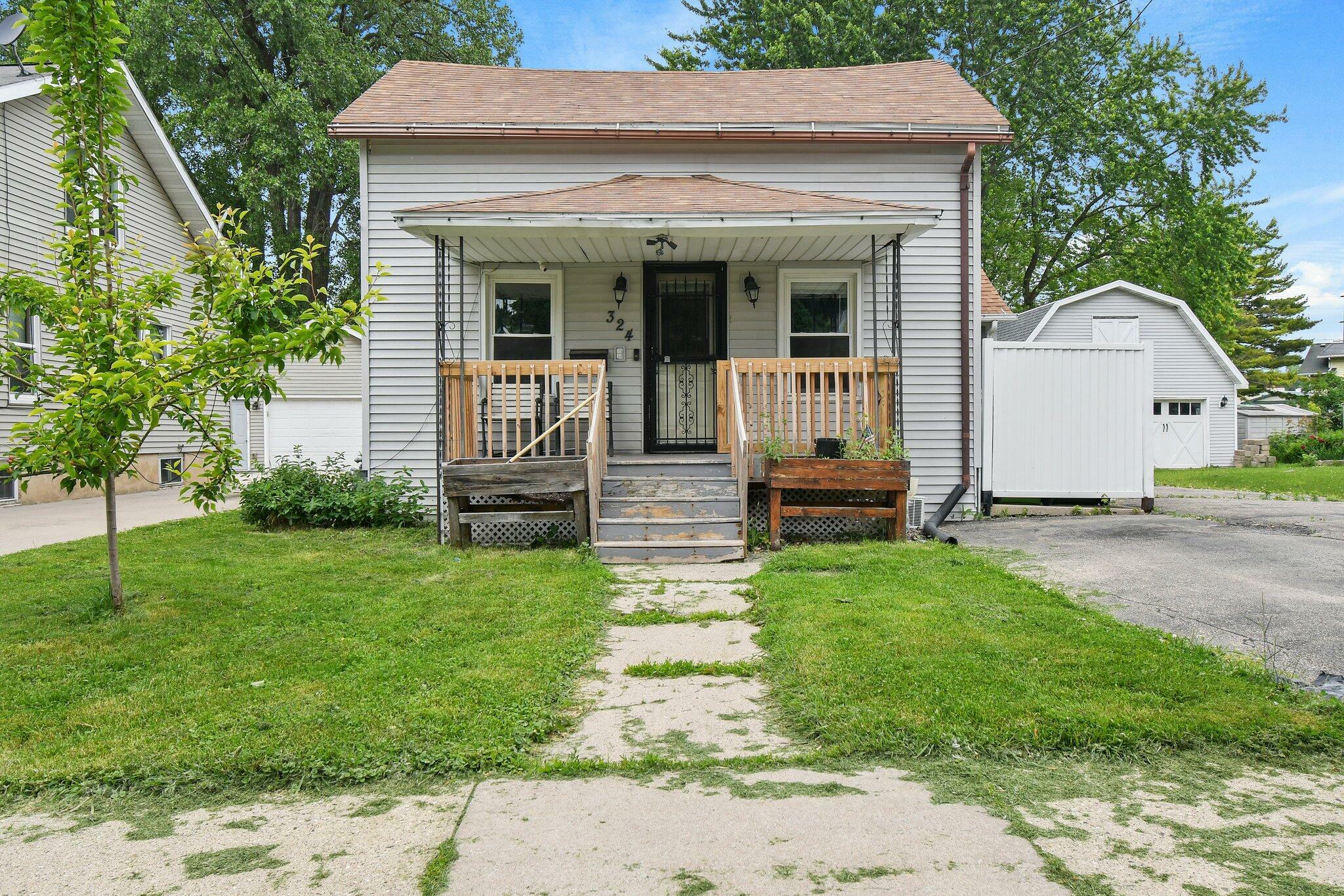 Property Photo:  324 N Lincoln Ave  WI 53916 