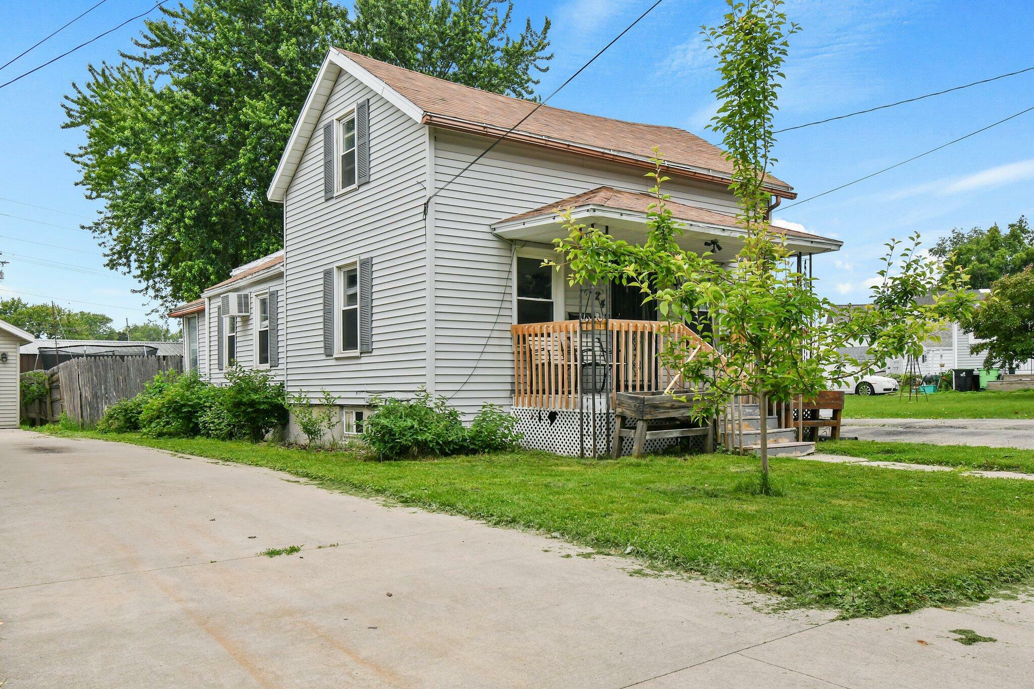 Property Photo: 324 N Lincoln Ave WI 53916