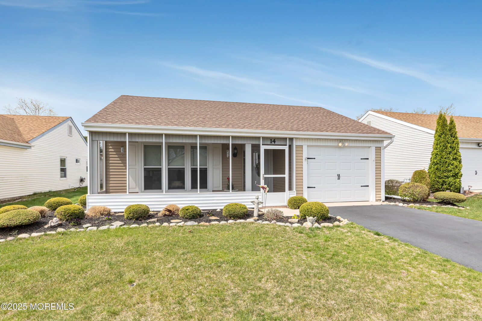 Property Photo:  14 Turnbridge Row  NJ 08759 