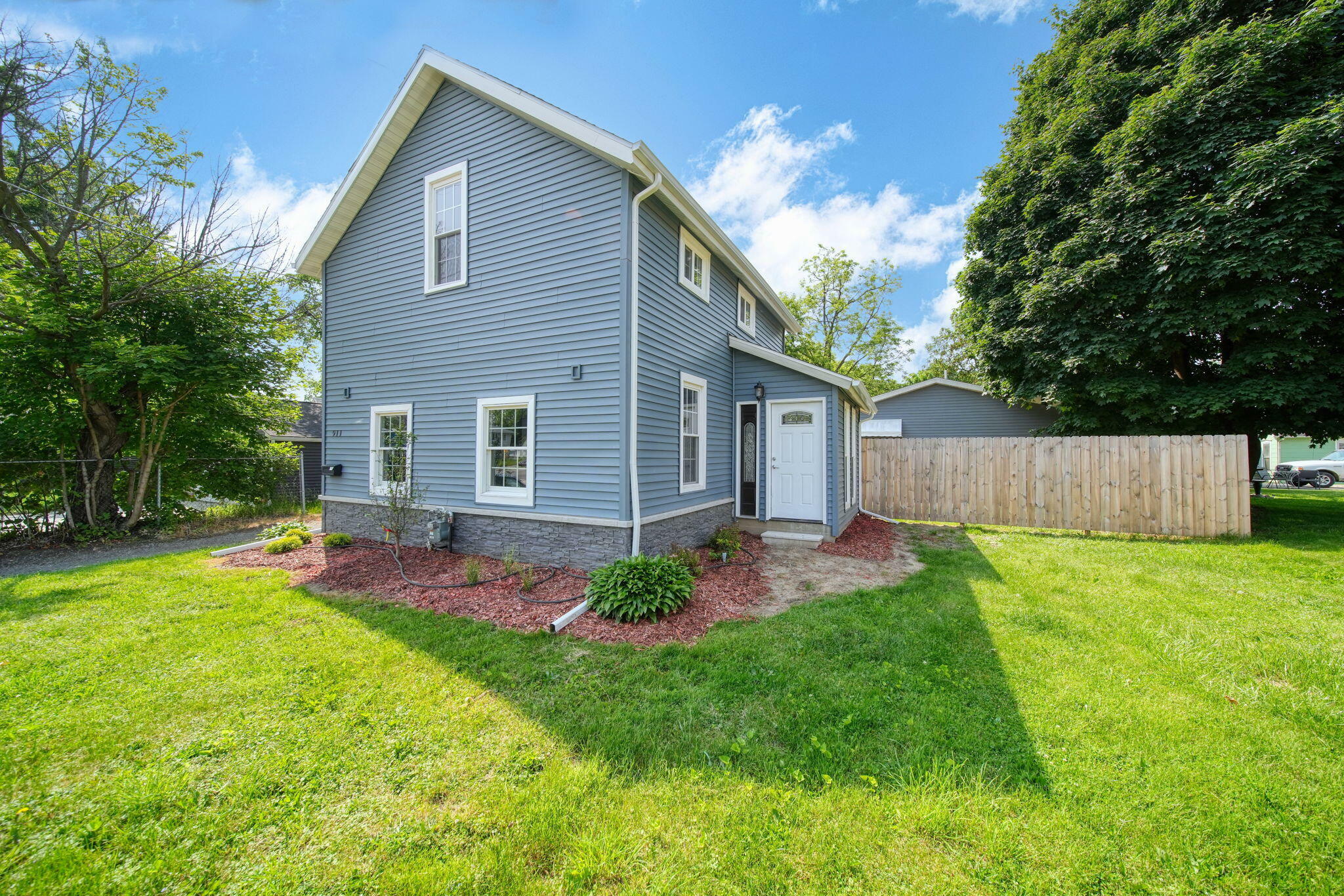 Property Photo: 911 E Ganson Street MI 49201